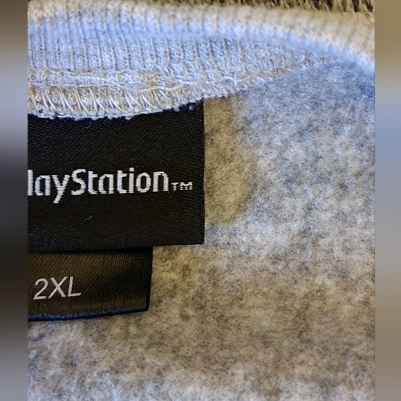 Playstation sweater - Picture 3 of 3